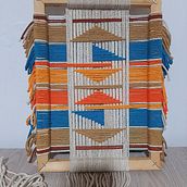 Mi proyecto del curso: Trenzado geométrico: del tintado al producto final. Un proyecto de Diseño de complementos, Decoración de interiores, Tejido, DIY, Teñido Textil, Telar y Diseño textil de Juan Toro - 24.02.2024