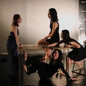 Overtones, a play by Alice Gerstenberg. Un proyecto de Guion, Concept Art, Creatividad, Marketing, Bellas Artes y Diseño de personajes de Marta Molina Navarro - 26.02.2024