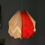 My project for course: Design Your Own Paper Lamp. Un projet de Artisanat, Design, Fabrication de mobilier, Conception d'éclairage, Papercraft, Décoration , et DIY de marielbp2 - 27.02.2024