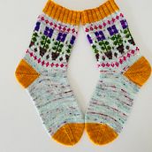My project for course: Introduction to Colorwork Sock Knitting . % sch_britta tarafından hazırlanan Aksesuar Tasarımı, Moda Tasarımı, El, af Sanatları, Tekstil Tasarımı, Desen Tasarımı, Ve Örgü örmek projesi - 02.27.2024
