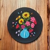 Mi proyecto del curso: Composición floral con acrílico y bordado. Traditional illustration, Painting, Embroider, Acr, lic Painting, and Textile Design project by cristinarodriguezgalobart - 03.01.2024