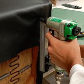 Meu projeto do curso: Restauração e estofamento de cadeiras. Arts, Crafts, Furniture Design, Making, Interior Design, DIY, Woodworking, Upc, and cling project by Átila Gregório Franco Rocha - 03.05.2024