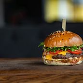 Plan de un negocio de hamburguesas. Creative Consulting, Design Management, Marketing, and Business project by Martin Arenas - 03.02.2024