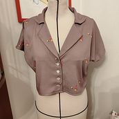 Il mio progetto del corso: Pattern con Adobe Illustrator. Un progetto di Pattern design, Fashion design, Modellistica e confezione sartoriale di Jessica Anzaldo - 06.03.2024