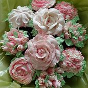 My project for course: Cake Design: Easy Buttercream Flowers with a Palette Knife. DIY, Floral, and Plant Design project by Disney Montaño - 03.08.2024