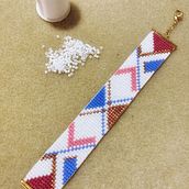 Pulsera en telar elaborada con delicas Miyuki. Een project van Craft y Weven van marin_9821 - 08.03.2024