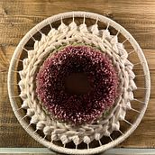 Il mio progetto del corso: Tessuto in telaio rotondo. Un proyecto de Diseño de complementos, Decoración de interiores, Tejido, Telar y Diseño textil de Emma De Frenza - 09.03.2024