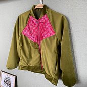 My project for course: Make and Customize Your First Bomber Jacket. Un proyecto de Diseño de moda, Costura, Patronaje y confección			 de nara_goncalves - 11.03.2024