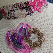 Mi proyecto del curso: Bordado y personalización de accesorios. Un projet de Création d'accessoires, Design de bijoux, St, lisme, Broderie , et Design textile de Claudia Bolaños Bolaños - 14.03.2024