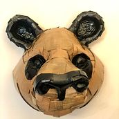 My Panda project for course: Cardboard Sculptures for Beginners. Een project van Ontwerp van personages, Craft,  Beeldende kunst y Beeldhouwwerk van Andrew Hemming - 26.02.2024