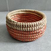 Il mio progetto del corso: Intreccio di cesti per principianti: la tecnica a spirale . Een project van Ontwerp van accessoires, Craft,  Modeontwerp, Textiel y Textielontwerp van cinzia_bragagnolo - 10.03.2024