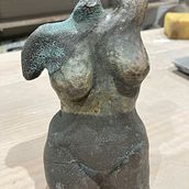 My project for course: Clay course: Modeling Figures. Een project van Craft,  Beeldende kunst,  Interieurdecoratie, Keramiek, DIY y Anatomisch tekenen van Beth French - 17.03.2024
