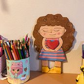 Meu projeto do curso: Papel machê para iniciantes: escultura de personagem colorido. Traditional illustration, Character Design, To, Design, Art To, s, and Creating with Kids project by Catiele Pradella - 03.18.2024