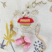 Mi proyecto del curso: Bordado en relieve con la técnica de encaje con nudos . Traditional illustration, Arts, Crafts, Embroider, Fiber Arts, and Textile Design project by Juliana MT - 03.21.2024