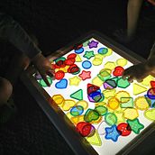 Enlighten Your Child's Imagination: Introducing Kiddo Karnage's Sensory Light Table. Literatura infantil projeto de kiddokarnage2 - 22.03.2024