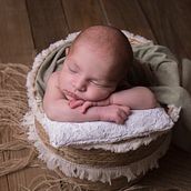 Mi proyecto del curso: Fotografía newborn: aprende a capturar sus primeros momentos. Portrait Photograph, Digital Photograph, and Fine-Art Photograph project by brendaevelynferreyra - 03.18.2024