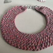 Mi proyecto del curso: Creación de joyería textil. Een project van Craft, Sieradenontwerp, Textiel y Textielontwerp van Florencia Cortés - 24.03.2024