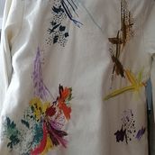 Mi proyecto del curso: Diseño de moda: pintura y bordado sobre prendas. Painting, Fashion Design, Embroider, DIY, Upc, cling, and Textile Design project by Vanesa Henao - 03.25.2024