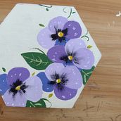 Mi proyecto del curso: Ilustración en acrílico aplicada a producto. Fine Arts, Painting, Pattern Design, Acr, lic Painting, DIY, and Decorative Painting project by atomodelavenganza - 03.26.2024