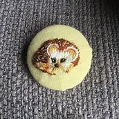 My project for course: Miniature Needlework: Make Embroidered Jewelry. Un proyecto de Diseño de jo, as, Bordado y Diseño textil de katebondett - 02.04.2024