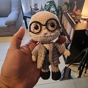 Mi proyecto del curso: Amigurumis: personas tejidas a crochet; Sigmund Freud. Arts, Crafts, To, Design, Fiber Arts, Crochet, Amigurumi, and Textile Design project by Macarena Aguilar García - 02.08.2024