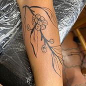 Mi proyecto del curso: Tatuaje botánico con puntillismo. Un progetto di Design di tatuaggi e Illustrazione botanica di labelle9407 - 24.02.2024