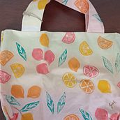 Coleção "Folhas e Frutos Gaia" - Projeto curso Block Printing e Design de Padrões Digitais. Traditional illustration, Pattern Design, Fashion Design, Printing, and Textile Printing project by Giovana Petrocele - 04.07.2024