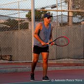Domingo por la tarde en la segunda sesión de fotos de un partido de tenis.. Photograph, Digital Photograph, and Photographic Composition project by Antonio Ponce Nava - 03.29.2024