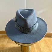 Modern Hatmaking - First hat I made :) . % nadja_ivkovic tarafından hazırlanan Aksesuar Tasarımı, Moda Tasarımı, El, af Sanatları, Ve İğne Keçeleme projesi - 04.10.2024