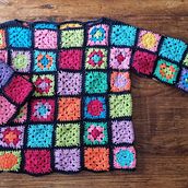 My project for course: Granny Square Crochet: Make Your Own Sweater. Fashion Design, Fiber Arts, DIY, Crochet, and Textile Design project by Estela Strassberg - 04.11.2024