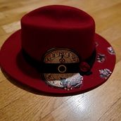 Portfolio di cappelli. Publicidade, Fotografia, Consultoria criativa, Design de moda, Fotografia do produto, Fotografia de moda, Stor, board, Concept Art, Br e ing e Identidade projeto de Silvia Merisi - 15.04.2024