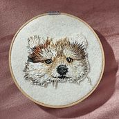 Retrato de mi mascota en el cielo, Valentino. 🫶🏻💖. Embroider, Textile Design, Arts, and Crafts project by Mildreth Valencia - 03.24.2024
