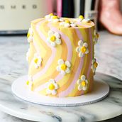 Retro Flower Cake . % Shelly Tedghi tarafından hazırlanan projesi - 04.18.2024