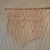 Il mio progetto del corso: Introduzione al macramè: creazione di un arazzo decorativo. Accessor, Design, Arts, Crafts, Interior Design, Decoration, Fiber Arts, Macramé, and Textile Design project by Jesica Fernandez - 04.18.2024