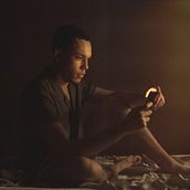 Um Dia Qualquer - Sobre(meu)viver. Photograph, Photograph, Post-production, Photo Retouching, Portrait Photograph, Studio Photograph, Fine-Art Photograph, Photomontage, and Self-Portrait Photograph project by Jonathan Henrique - 04.22.2024
