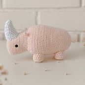 Mi proyecto del curso: Diseño y creación de amigurumis. Arts, Crafts, To, Design, Fiber Arts, DIY, Crochet, Amigurumi, and Textile Design project by Noemi Honores - 04.23.2024