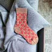 Mi proyecto del curso: Introducción al tejido de calcetines en varios colores. Accessor, Design, Fashion Design, Fiber Arts, Knitting, and Textile Design project by pindusinha - 04.22.2024