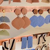 Orecchini in argilla polimerica . Un progetto di Design di accessori di Arianna Barzocchini - 26.04.2024