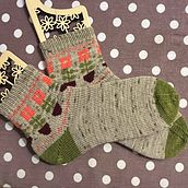My project for course: Introduction to Colorwork Sock Knitting. Accessor, Design, Fashion Design, Fiber Arts, Knitting, and Textile Design project by Nelly Grandière - 04.26.2024