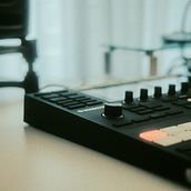 Phunk!Noir. Un projet de Musique, Production audiovisuelle, Design , Audio , et Postproduction audiovisuelle de Leilany Montes Valdivia - 27.04.2024