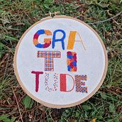 Mon projet du cours : Lettres brodées : le fil en tant qu’outil graphique Ein Projekt aus dem Bereich Stickerei und Textildesign von mondsirketty - 28.04.2024