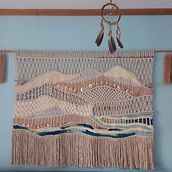 My project for course: Introduction to Macramé: Creation of a Decorative Tapestry. Un progetto di Design di accessori, Artigianato, Interior design, Interior Design, Fiber Art, Macramè e Textile Design di jasmina_11 - 29.04.2024