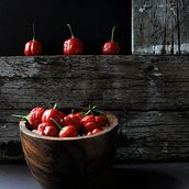 Bodegones con pimientos.. Advertising, Photograph, Product Photograph, Studio Photograph, E-commerce, Lifest, and le Photograph project by Gustavo Alsó - 04.01.2024