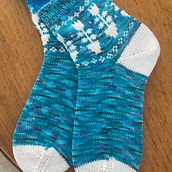 My project for course: Introduction to Colorwork Sock Knitting. Accessor, Design, Fashion Design, Fiber Arts, Knitting, and Textile Design project by maitemouse10 - 05.02.2024