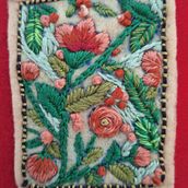 Mi proyecto del curso: Técnicas de bordado para motivos florales en fieltro. Accessor, Design, Arts, Crafts, Pattern Design, Botanical Illustration, and Textile Design project by Andrea Clark - 05.02.2024