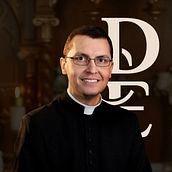 Padre Alex Nogueira. Br, ing, Identit, and Design project by DANILO DA SILVA - 05.03.2024