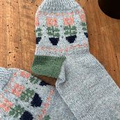 Mi proyecto del curso: Introducción al tejido de calcetines en varios colores. Accessor, Design, Fashion Design, Fiber Arts, Knitting, and Textile Design project by Simona Tognazzi - 05.07.2024