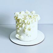 Meu projeto do curso:  Cake design: flores simples em buttercream com espátula. Un projet de DIY , et Art floral et végétal de kpcw49rsct - 08.05.2024