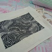 Il mio progetto del corso: Introduzione alla stampa serigrafica colorata per vestiti. Screen Printing, Printing, Textile Printing, and Textile Design project by Caterina Trapasso - 05.09.2024