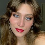 Meu projeto do curso: Introdução a técnicas de maquiagem profissional. Un progetto di Cinema, video e TV, Direzione artistica, Fashion design e Fotografia di moda di Manoela Zanini - 13.05.2024